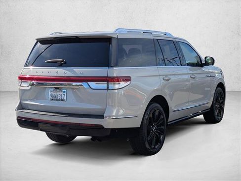 Used 2023 Lincoln Navigator Reserve RWD image 5