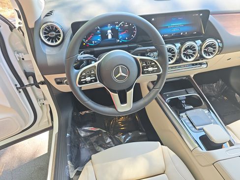 Used 2023 Mercedes-Benz GLA 250 4MATIC image 16
