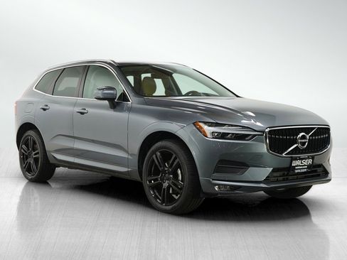 Used 2021 Volvo XC60 T5 Momentum w/ Premium Package image 7