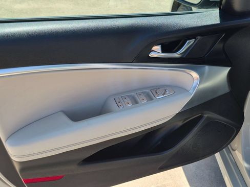 Used 2025 Genesis G70 2.5T RWD image 11