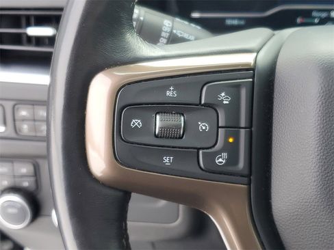 Used 2023 Chevrolet Suburban High Country image 17