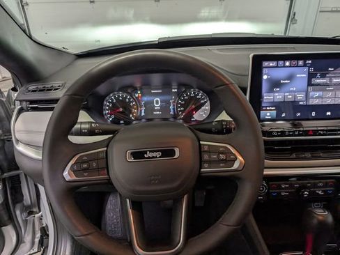 Used 2025 Jeep Compass Limited AWD/4WD image 16