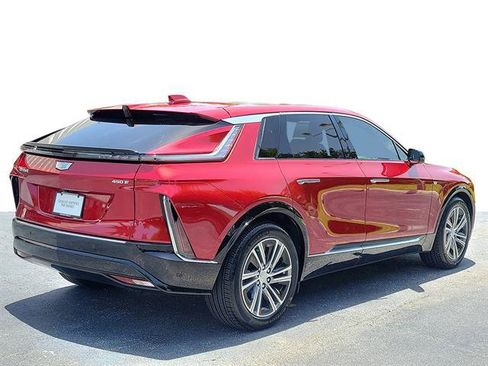 Certified 2025 Cadillac Lyriq Luxury w/ LPO, Floor Liner Package RWD image 3
