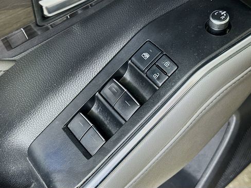 Used 2022 Toyota Highlander Platinum image 19