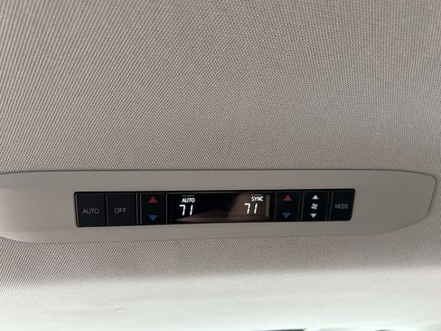 Certified 2024 Toyota Sienna XLE FWD image 22