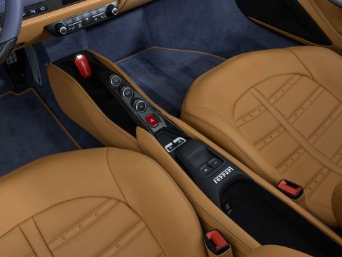 Used 2022 Ferrari F8 Tributo image 38