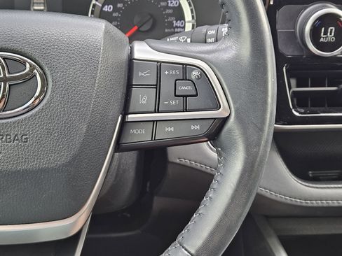 Used 2022 Toyota Highlander LE image 30