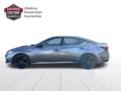 Used 2022 Nissan Altima 2.5 SR w/ Midnight Edition Package FWD image 2