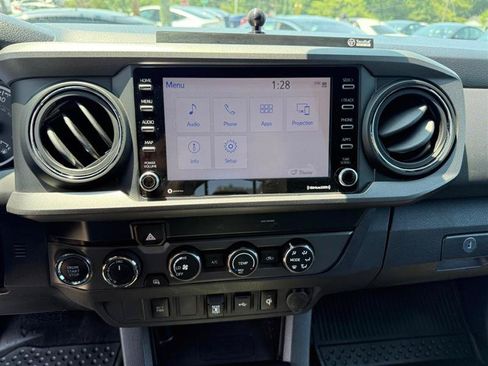 Used 2020 Toyota Tacoma TRD Off-Road AWD/4WD image 19