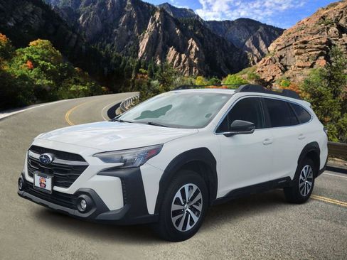 Used 2023 Subaru Outback Premium AWD/4WD image 5