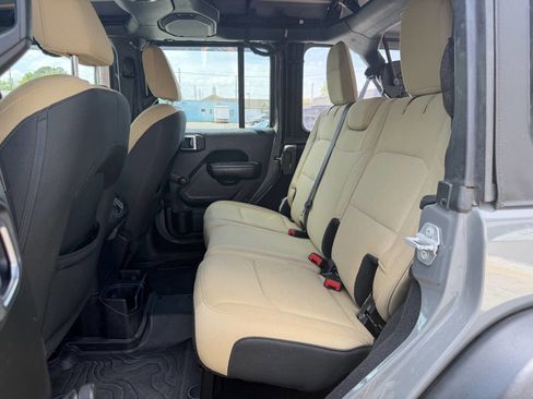 Used 2018 Jeep Wrangler Unlimited Sport AWD/4WD image 11