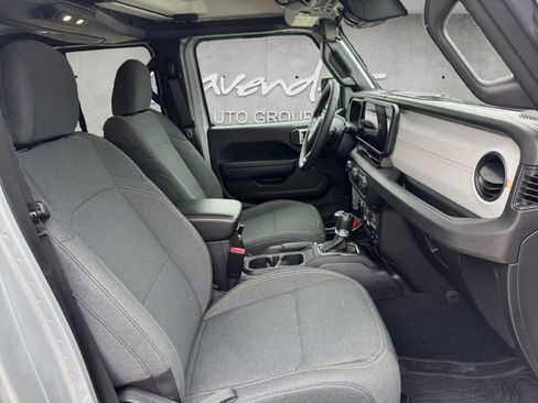 Used 2024 Jeep Gladiator Sport image 24