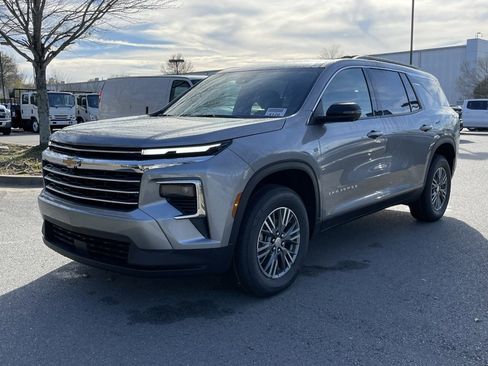 New 2026 Chevrolet Traverse LT w/ Driver Confidence Package image 3