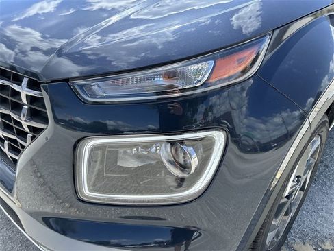 New 2025 Hyundai Venue Limited image 16