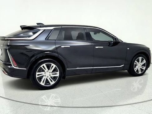 Used 2024 Cadillac Lyriq Tech AWD/4WD image 9