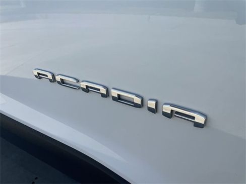 Used 2023 GMC Acadia SLT image 32