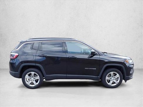 Used 2023 Jeep Compass Latitude AWD/4WD image 4