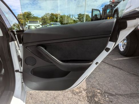 Used 2021 Tesla Model 3 Standard Range Plus image 34