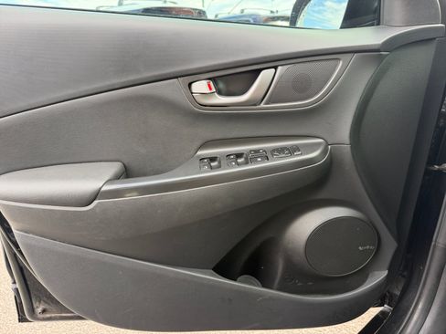 Used 2021 Hyundai Kona Limited FWD image 13