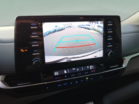 Used 2021 Toyota Sienna XLE image 23