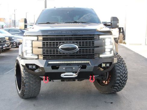 Used 2017 Ford F350 Platinum w/ Platinum Ultimate Package image 2