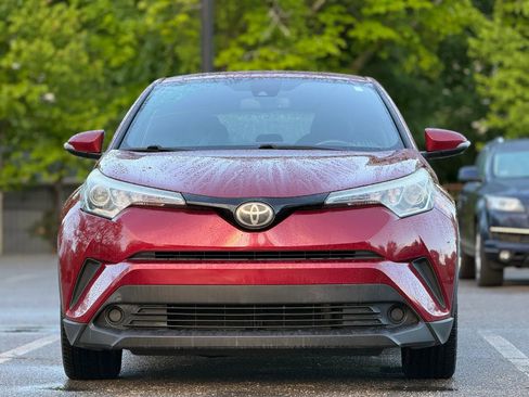 Used 2018 Toyota C-HR XLE FWD image 2