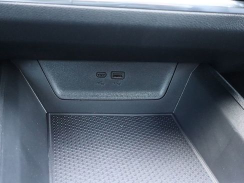 New 2026 Chevrolet Equinox LT w/ Convenience Package II FWD image 17