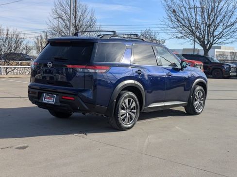 Used 2022 Nissan Pathfinder SV w/ SV Black Package image 6