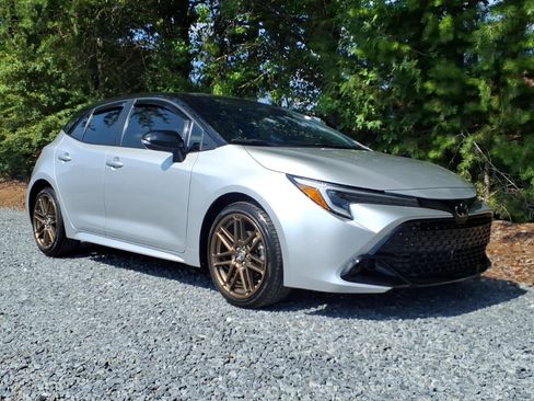 Used 2025 Toyota Corolla Hatchback w/ SE Package FWD image 8