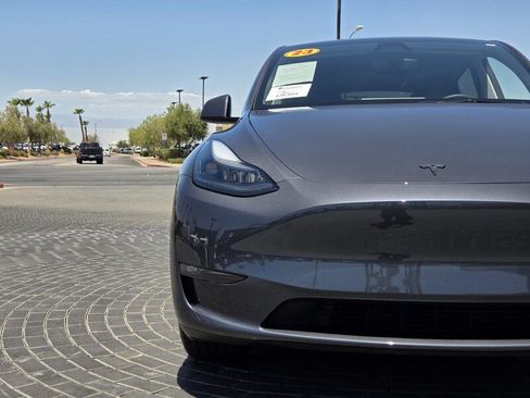Used 2023 Tesla Model Y 2WD image 10