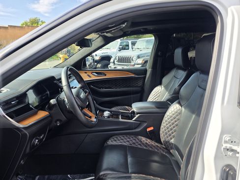 Certified 2023 Jeep Grand Cherokee L Summit image 12