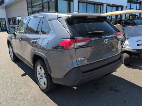 Used 2021 Toyota RAV4 LE image 8
