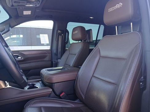 Used 2022 Chevrolet Suburban High Country image 15