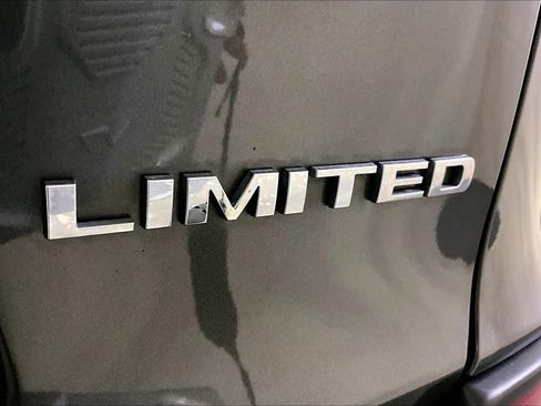 Used 2019 Jeep Cherokee Limited AWD/4WD image 9