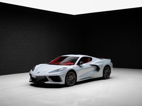 Used 2023 Chevrolet Corvette Stingray Premium Cpe w/ Z51 Performance Package RWD image 4