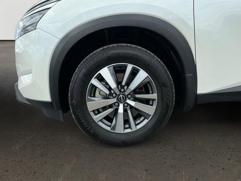 Used 2024 Nissan Pathfinder SL image 10