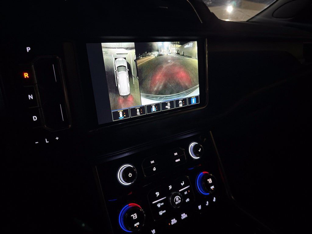 Used 2022 GMC Yukon XL Denali RWD image 6
