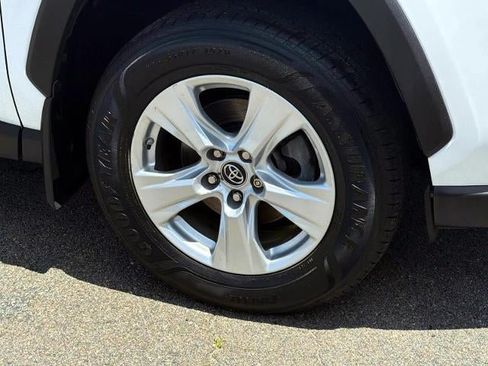 Used 2019 Toyota RAV4 XLE w/ Convenience Package AWD/4WD image 5