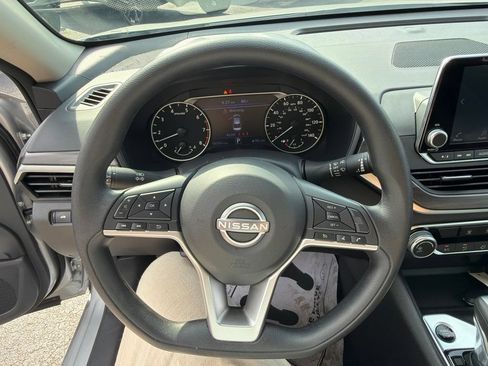 Used 2026 Nissan Altima 2.5 SV FWD image 19