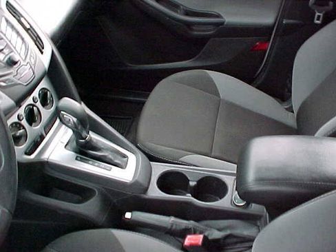 Used 2013 Ford Focus SE FWD image 14