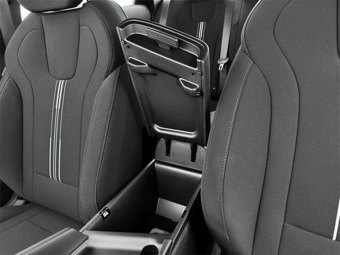 Used 2025 Hyundai Elantra Sport image 18