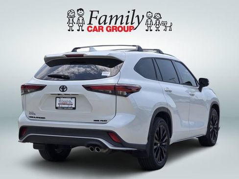 Used 2025 Toyota Highlander XSE AWD/4WD image 4
