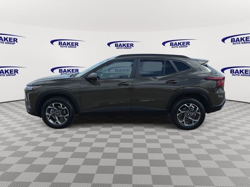 Certified 2024 Chevrolet Trax LT w/ Driver Confidence Package image 8