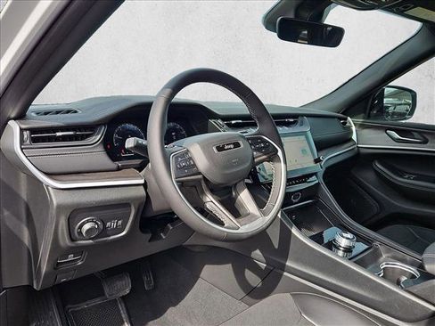 New 2026 Jeep Grand Cherokee Altitude image 3