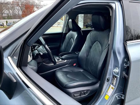 Used 2022 Toyota Highlander Platinum image 10