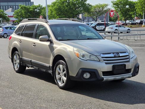 Used 2014 Subaru Outback 2.5i Limited w/ Moonroof Package AWD/4WD image 3