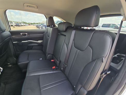 Used 2025 Kia Sorento S FWD image 27