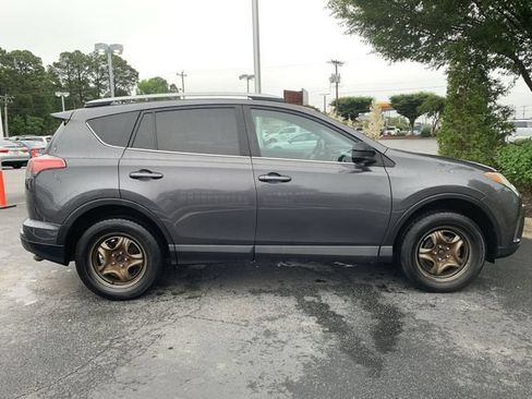 Used 2017 Toyota RAV4 LE w/ Carpet Mat Package AWD/4WD image 9