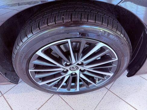 Used 2024 Lexus ES 350 w/ Premium Package FWD image 15
