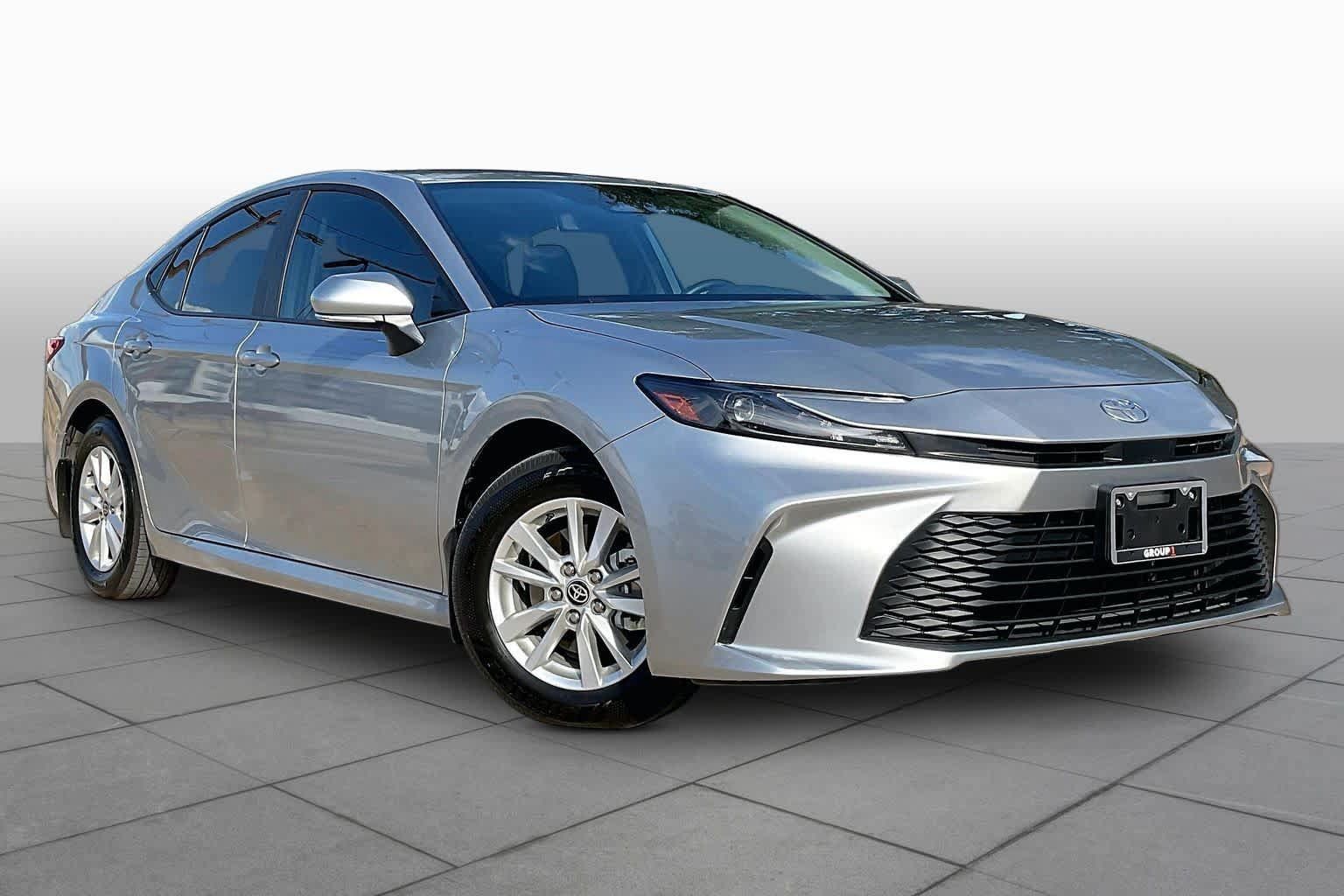 Used 2025 Toyota Camry LE FWD image 4